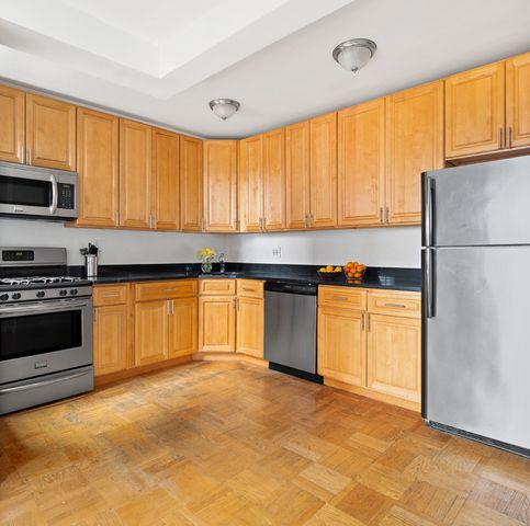 $749,000 | 201 Clinton Avenue, Unit 6F | Clinton Hill