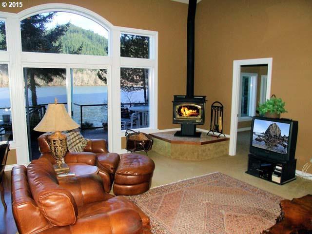 45157 Highway 38 Reedsport, OR 97467 - Photo 3 of 16
