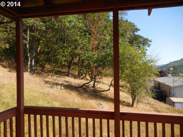 4098 Hooker Road Roseburg, OR 97470 - Photo 11 of 16 Gallery Image 11