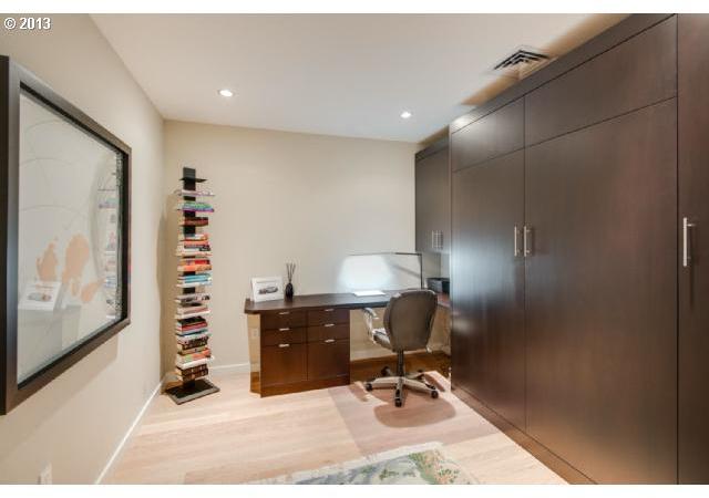 2351 Northwest Westover Road, Unit 405 Portland, OR 97210 - Photo 11 of 14 Gallery Image 11
