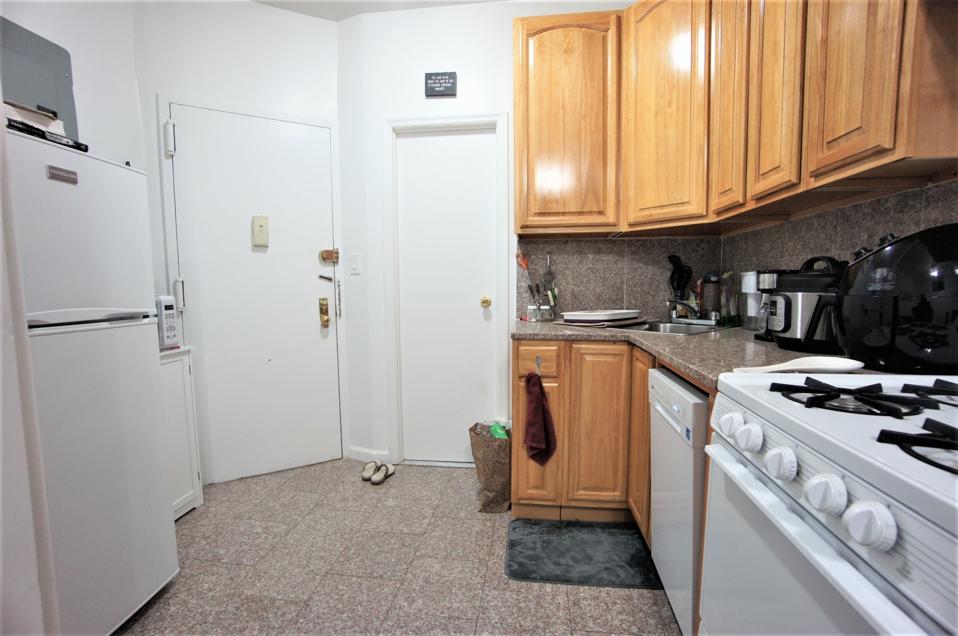 330 West 43rd Street, Unit 5 Manhattan, NY 10036 - Photo 3 of 5