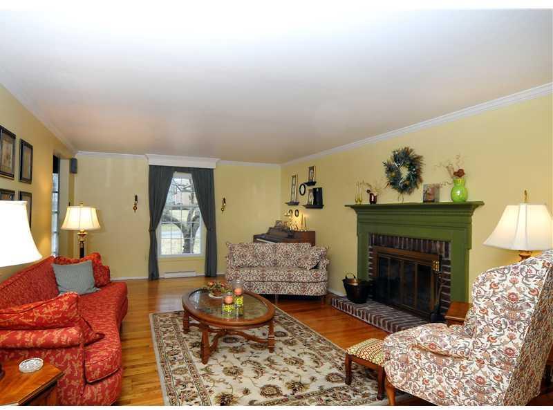 223 Wyngate Road Coraopolis, PA 15108 - Photo 2 of 24 Gallery Image 2