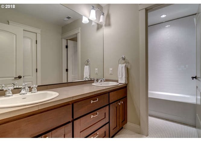 18955 Bryant Road Lake Oswego, OR 97034 - Photo 27 of 32 Gallery Image 27