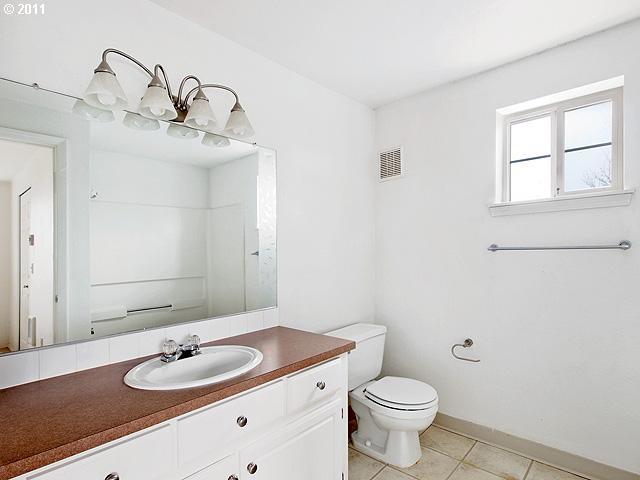 17516 Northwest Springville Road, Unit B1 Portland, OR 97229 - Photo 12 of 16 Gallery Image 12