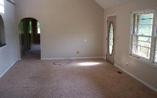 1295 Bakerville Road Waverly, TN 37185 - Photo 3 of 9 living room