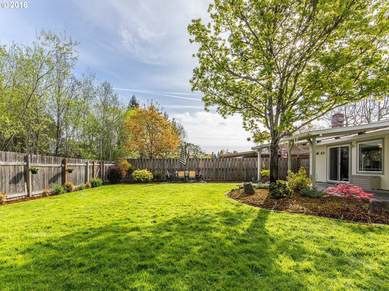 16535 Southwest Rigert Terrace Beaverton, OR 97007 - Photo 15 of 32 Gallery Image 15