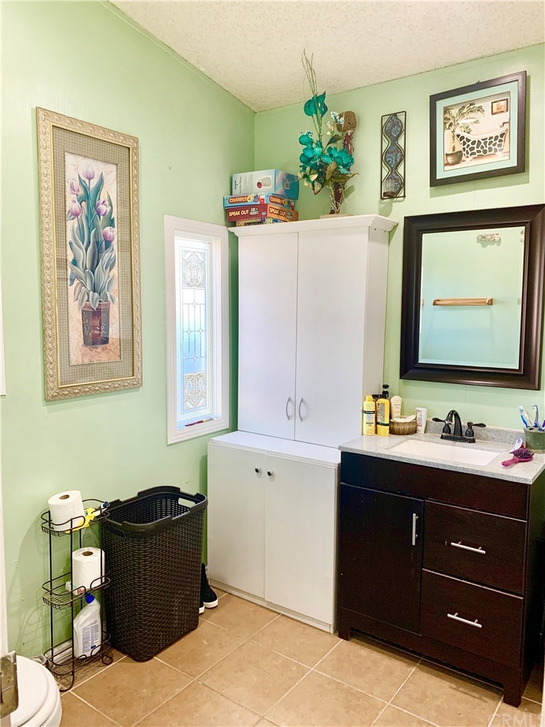 7101 Rosecrans Avenue, Unit 45 Paramount, CA 90723 - Photo 9 of 22 Master bath.
