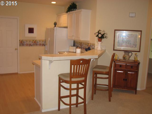 7173 Southwest Manor Way, Unit B Beaverton, OR 97078 - Photo 4 of 13