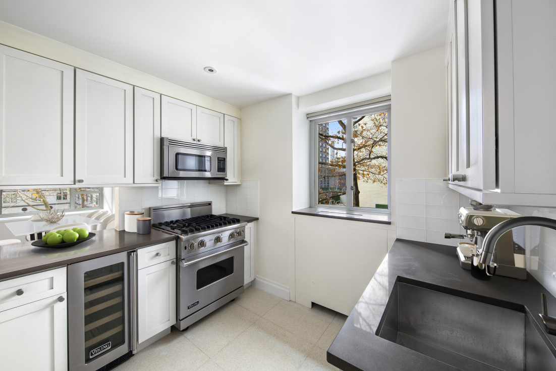 200 East 66th Street, Unit B405 Manhattan, NY 10065 - Photo 5 of 15