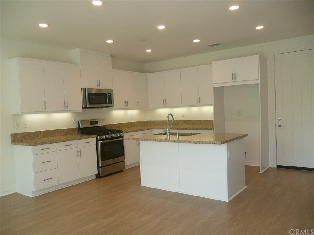 81 Savannah Lake Forest, CA 92630 - Photo 3 of 43