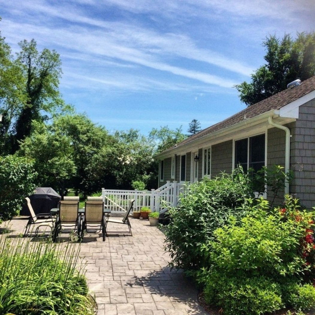 Southampton Village North, Southampton, NY 11968 Compass