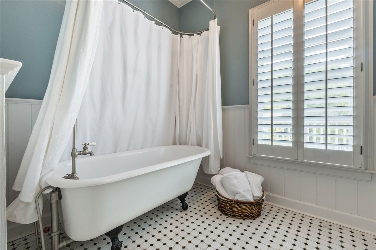 157 Cottage Grove Collierville, TN 38017 - Photo 16 of 23 Loving the ball and claw tub and black and white tile!