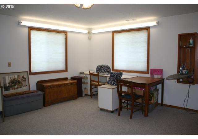 8445 Hazelgreen Road Northeast Silverton, OR 97381 - Photo 12 of 16 Gallery Image 12