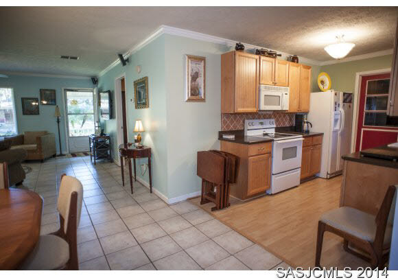 154 Linden Road St. Augustine, FL 32086 - Photo 11 of 23 Kitchen/Dinig
