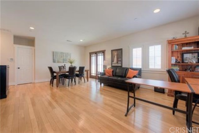 821 North Frederic Street Burbank, CA 91505 - Photo 4 of 23