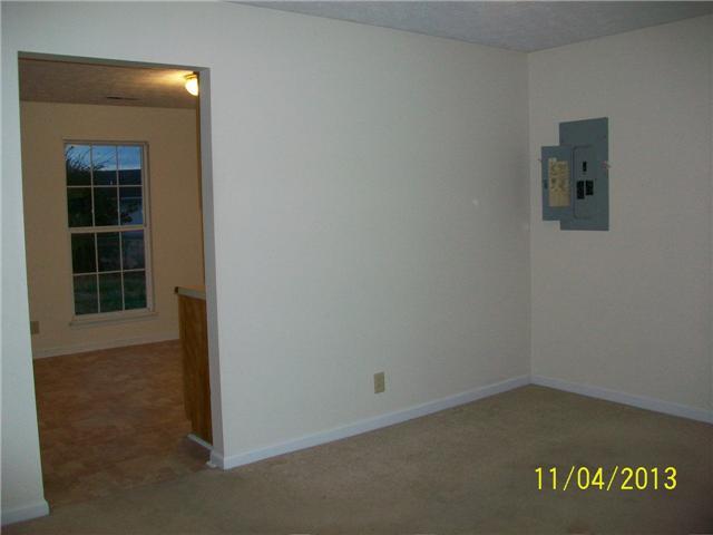 1007 State Line Road Oak Grove, KY 42262 - Photo 4 of 13 Living Room