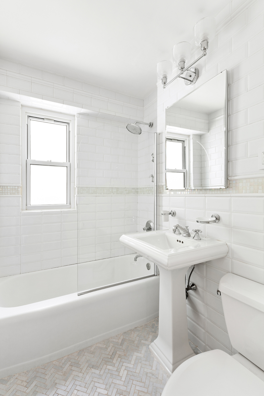 150 East 61st Street, Unit 5H Manhattan, NY 10065 - Photo 9 of 10