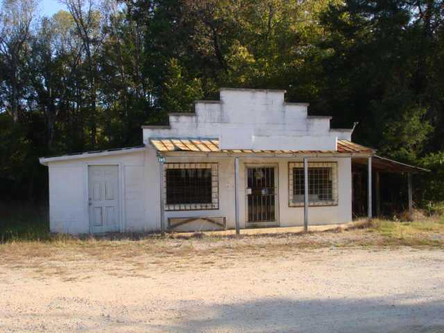 365 Gillis Road Savannah, TN 38372 - Photo 1 of 1 store on property