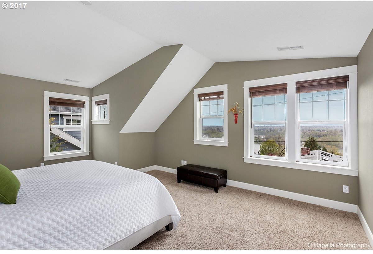 7553 Southwest Kelly Avenue Portland, OR 97219 - Photo 11 of 24 Gallery Image 11