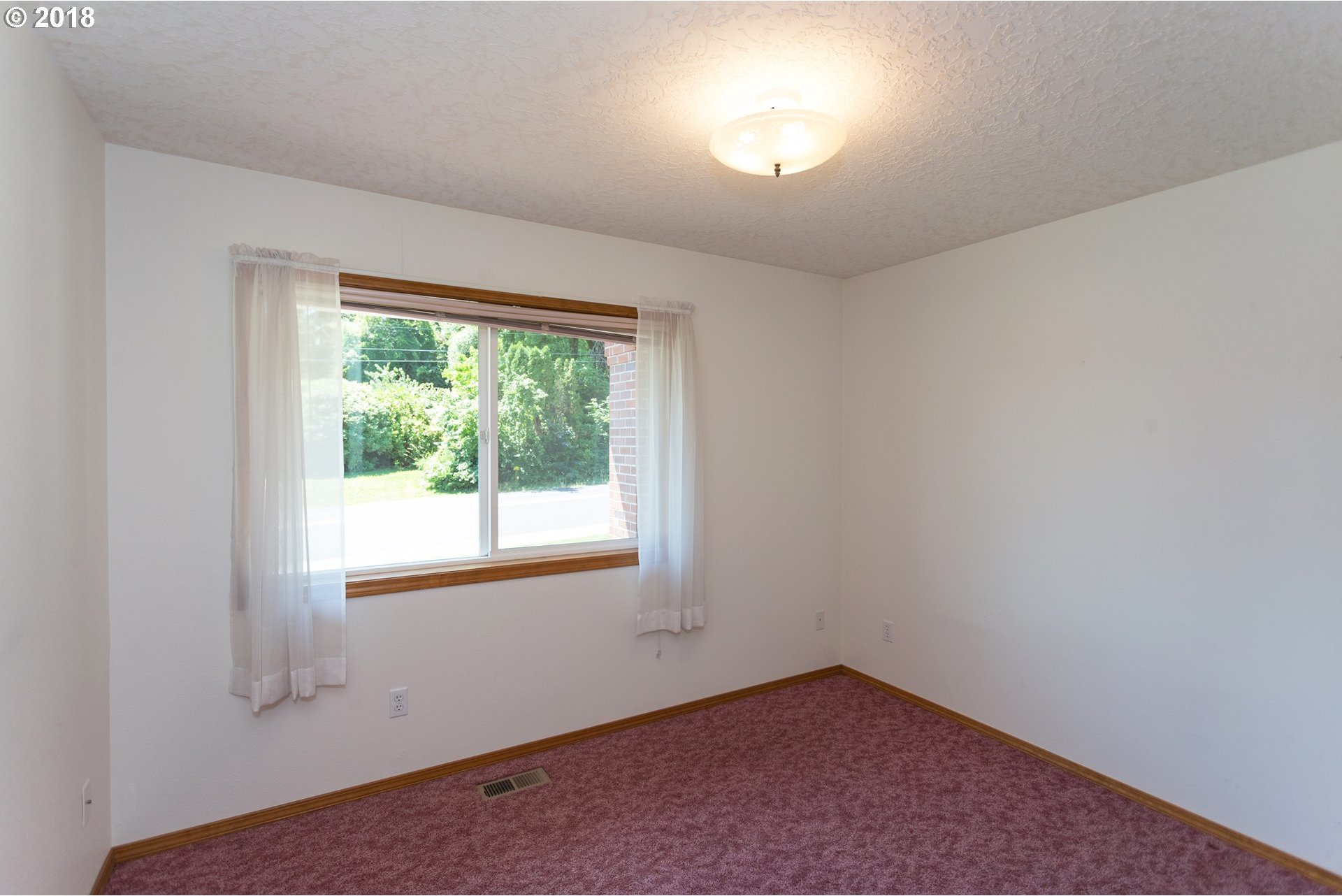3879 Southeast Hillyard Road Gresham, OR 97080 - Photo 7 of 32 Gallery Image 7