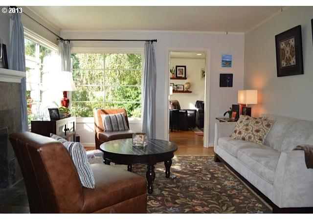 3044 Southwest Flower Terrace Portland, OR 97239 - Photo 5 of 10 Gallery Image 5