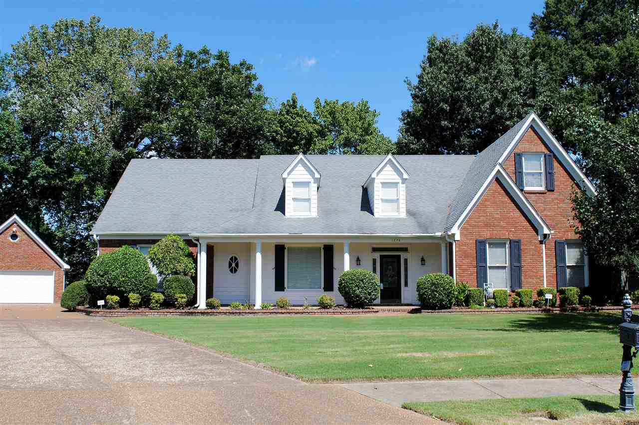 1076 Stanhope Road Collierville, TN 38017 - Photo 2 of 25 Just a short stroll away from Wolf River Trails. Great for home updated kitchen with large family rooms.
