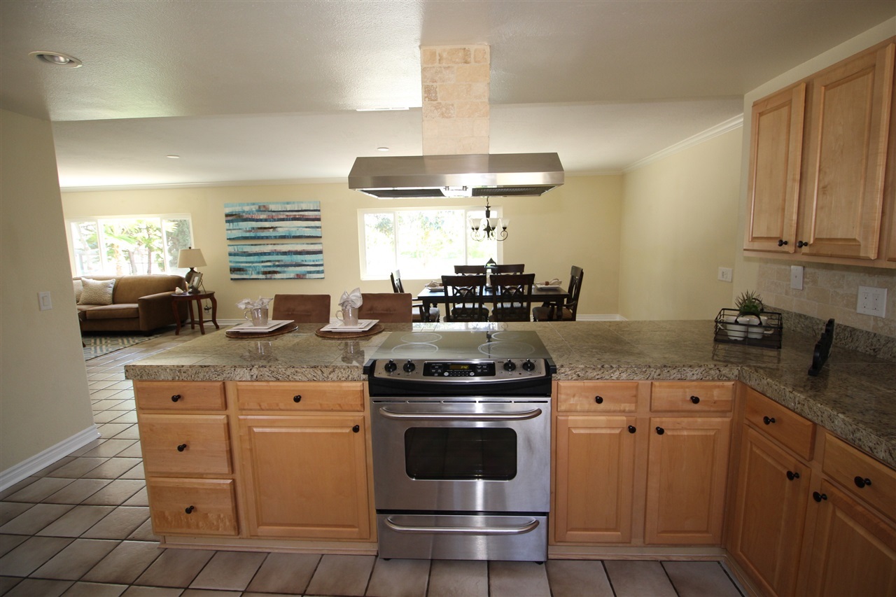 112 Knoll Road Vista, CA 92083 - Photo 10 of 25 Gallery Image 10