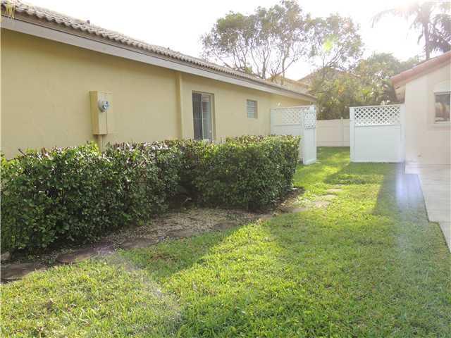 Silver Lakes Pembroke Pines, FL 33029 - Photo 24 of 25