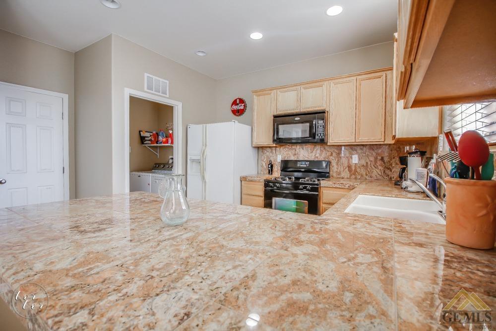 5409 Ridgecrest Court Bakersfield, CA 93313 - Photo 12 of 24 Gallery Image 12