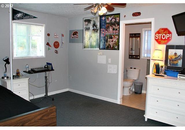 173 Northeast Bridgeton Road, Unit 21 Portland, OR 97211 - Photo 7 of 16 Gallery Image 7
