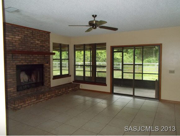 101 Muskogee Road San Mateo, FL 32187 - Photo 5 of 15 Living room