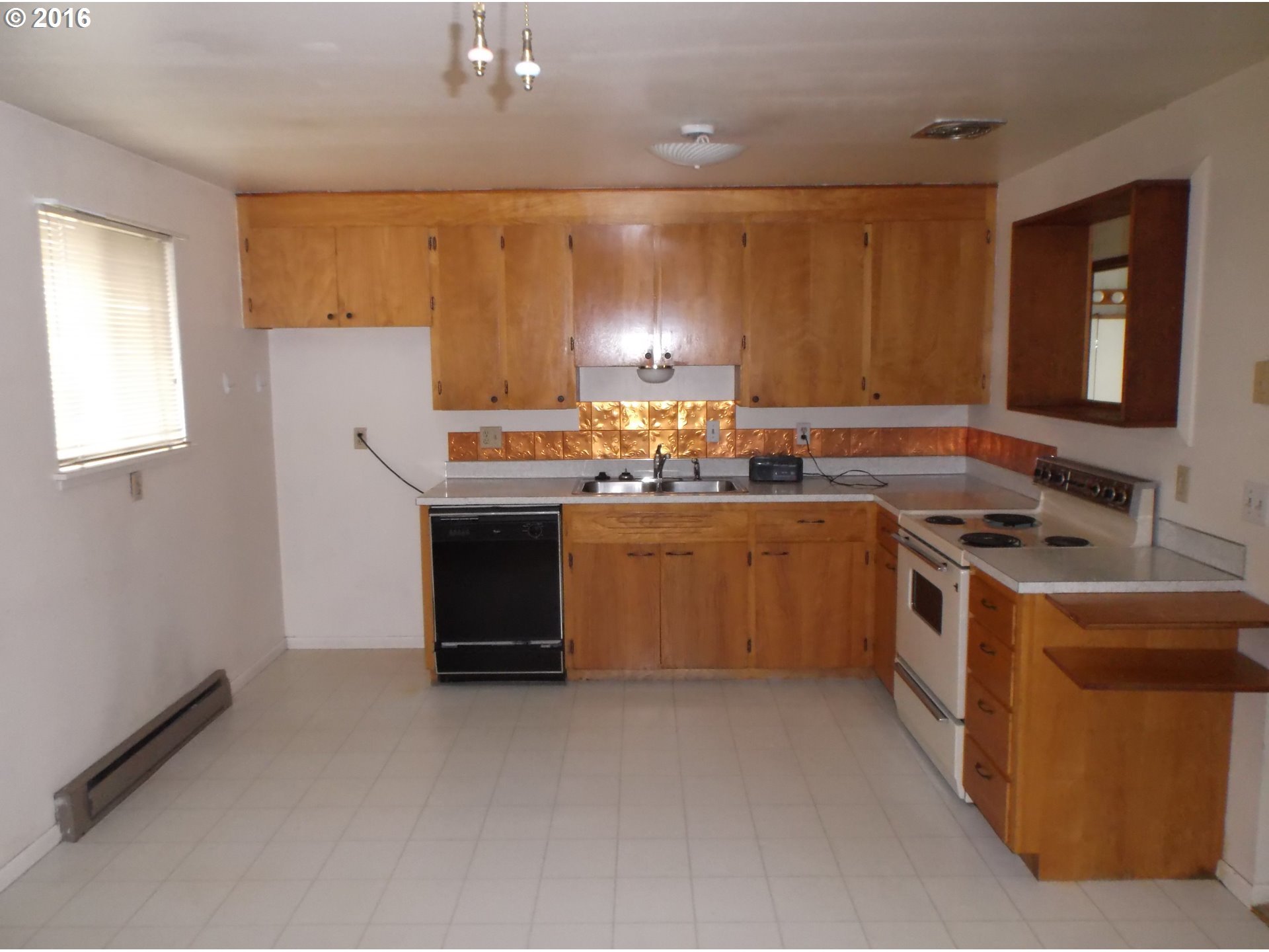 2433 Southwest Perkins Avenue Pendleton, OR 97801 - Photo 6 of 21