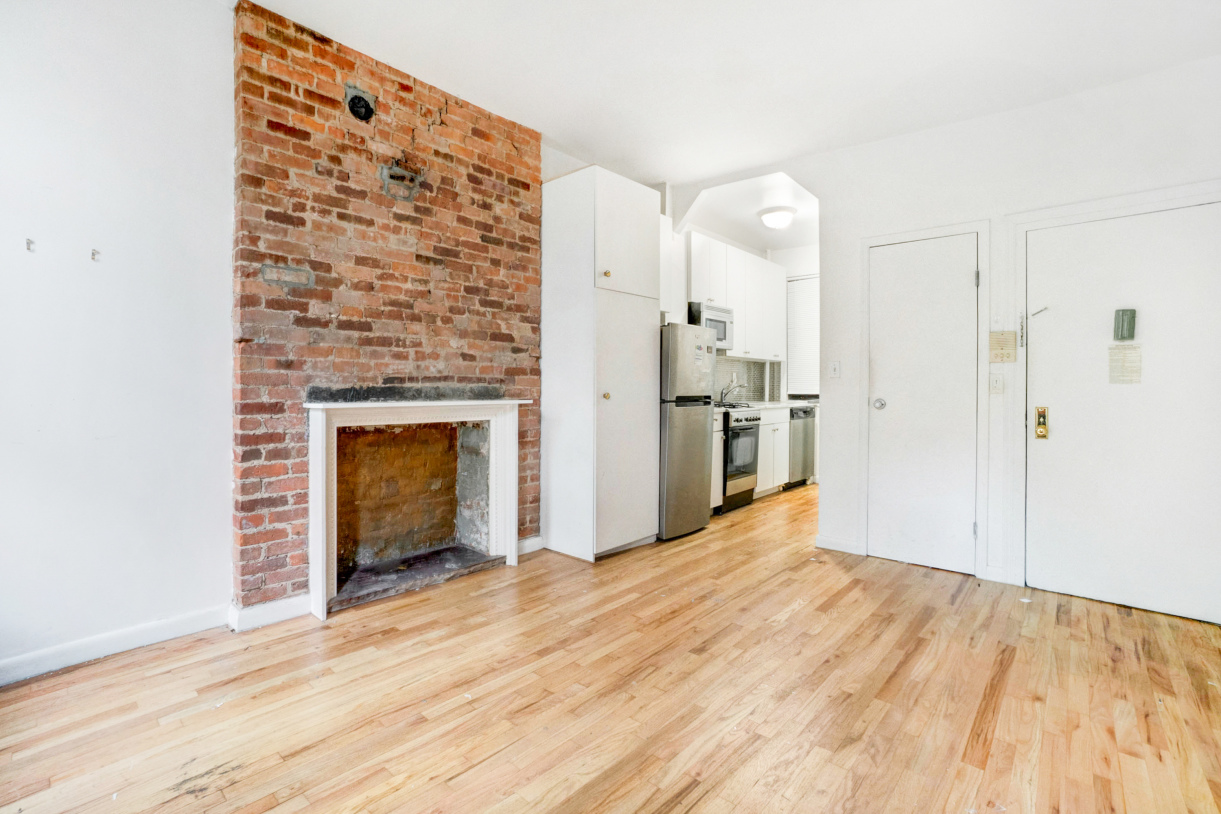 267 East 10th Street, Unit 6 Manhattan, NY 10009 - Photo 2 of 5