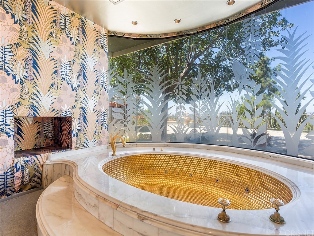 4151 Falling Leaf Drive Encino, CA 91316 - Photo 20 of 30 Master Bathroom - Gold Plated Tub