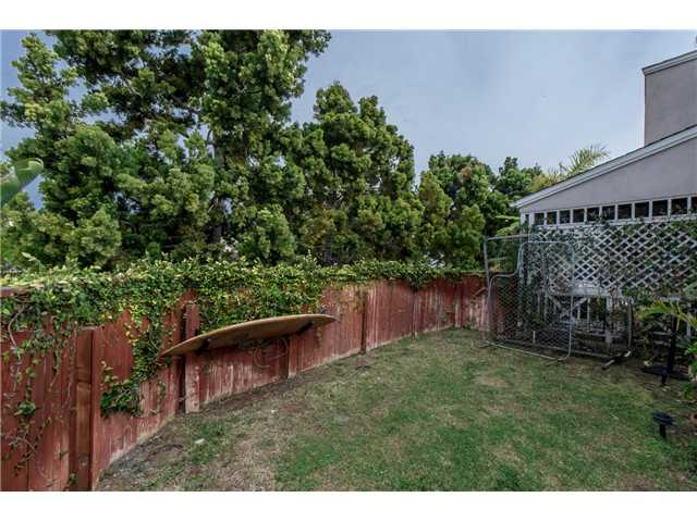 920 Gardena Road Encinitas, CA 92024 - Photo 24 of 25 Grassy fenced yard so the kids can play!