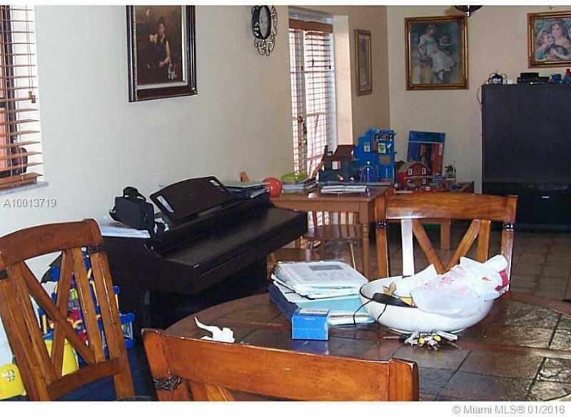895 West 39th Place Hialeah, FL 33012 - Photo 3 of 4