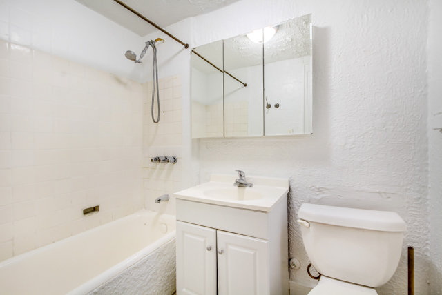 262 Berry Street, Unit GARDEN Brooklyn, NY 11249 - Photo 4 of 5