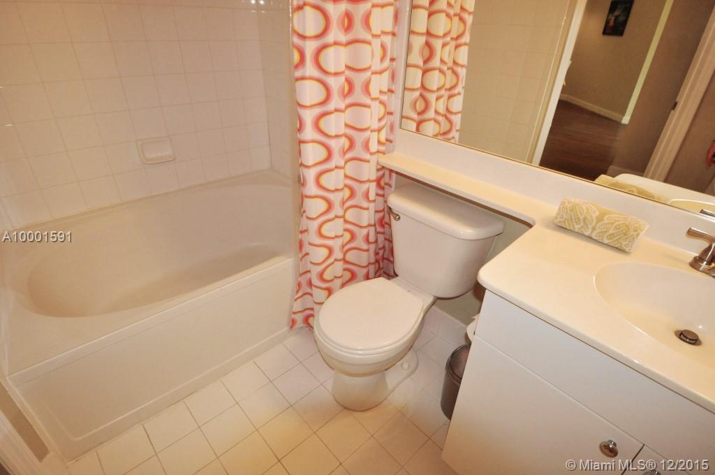 17145 North Bay Road, Unit 4409 Sunny Isles Beach, FL 33160 - Photo 9 of 24