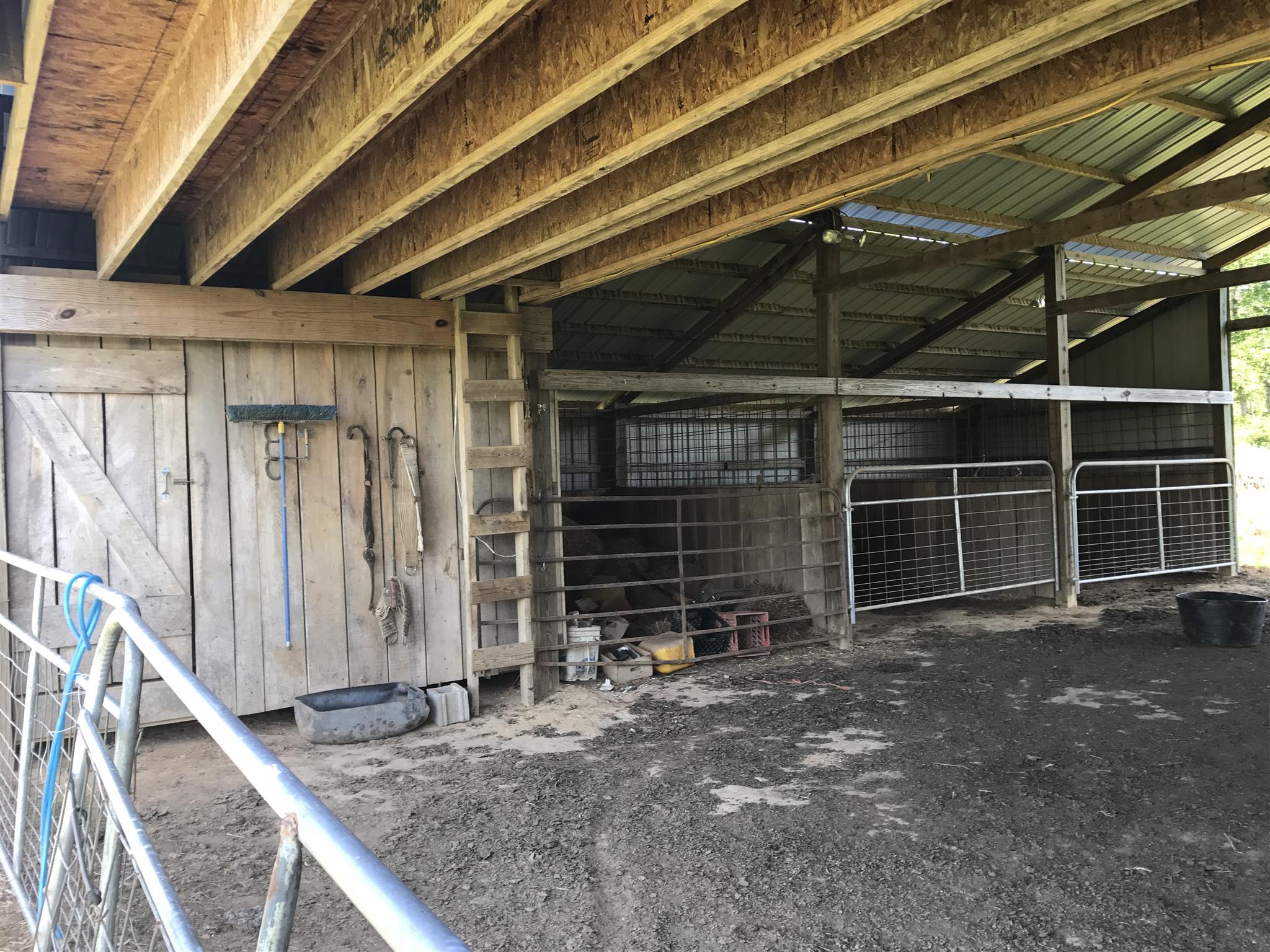 348 Kelso-Smithland Road Kelso, TN 37348 - Photo 40 of 43 Never clean stalls by hand again. Open the gates and bring in your loader to scoop it out in one fell swoop!