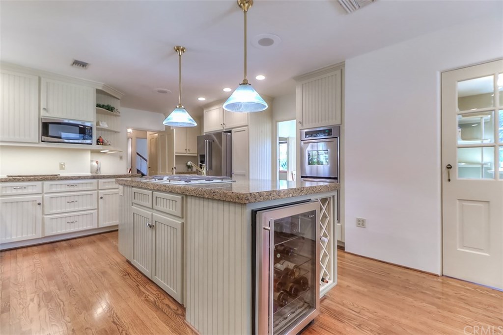 975 Hillcrest Drive Upland, CA 91784 - Photo 3 of 65