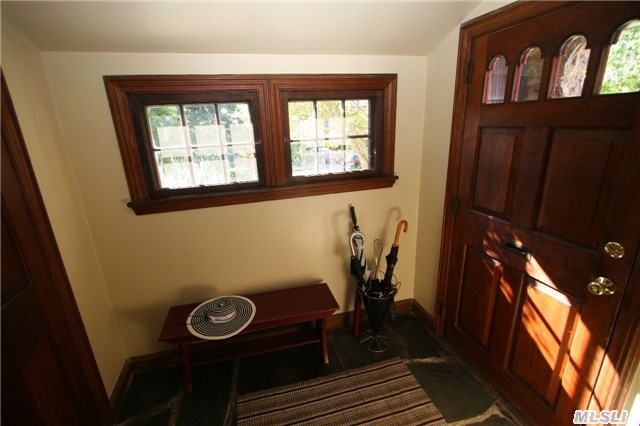 30 Mitchell Road Port Washington, NY 11050 - Photo 17 of 19