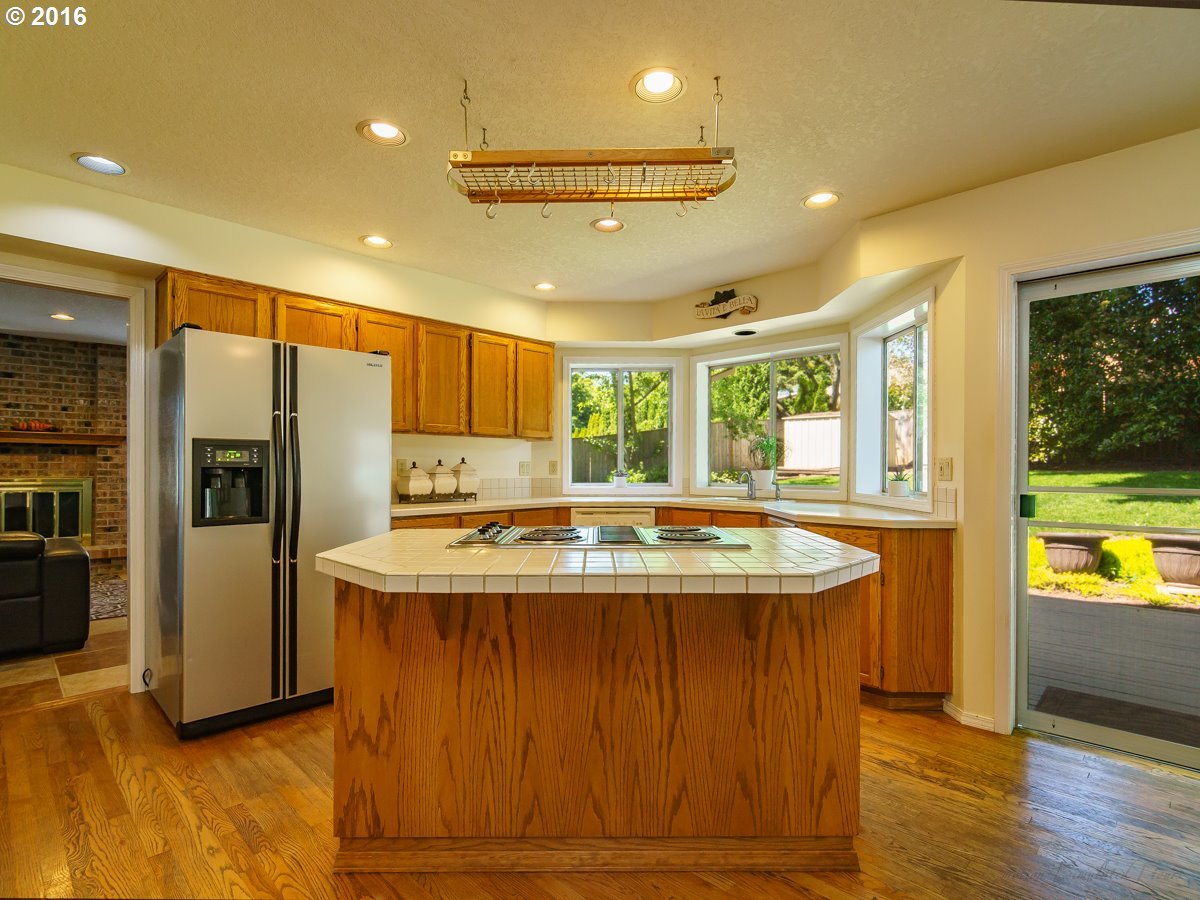 9830 Southwest Dapplegrey Loop Beaverton, OR 97008 - Photo 7 of 25 Gallery Image 7