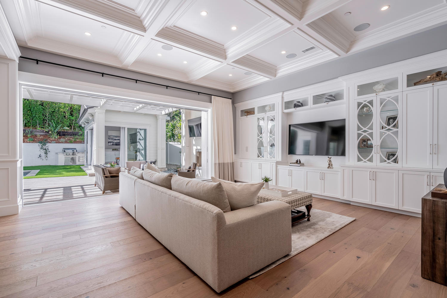 4143 Hayvenhurst Drive Encino, CA 91436 - Photo 17 of 60