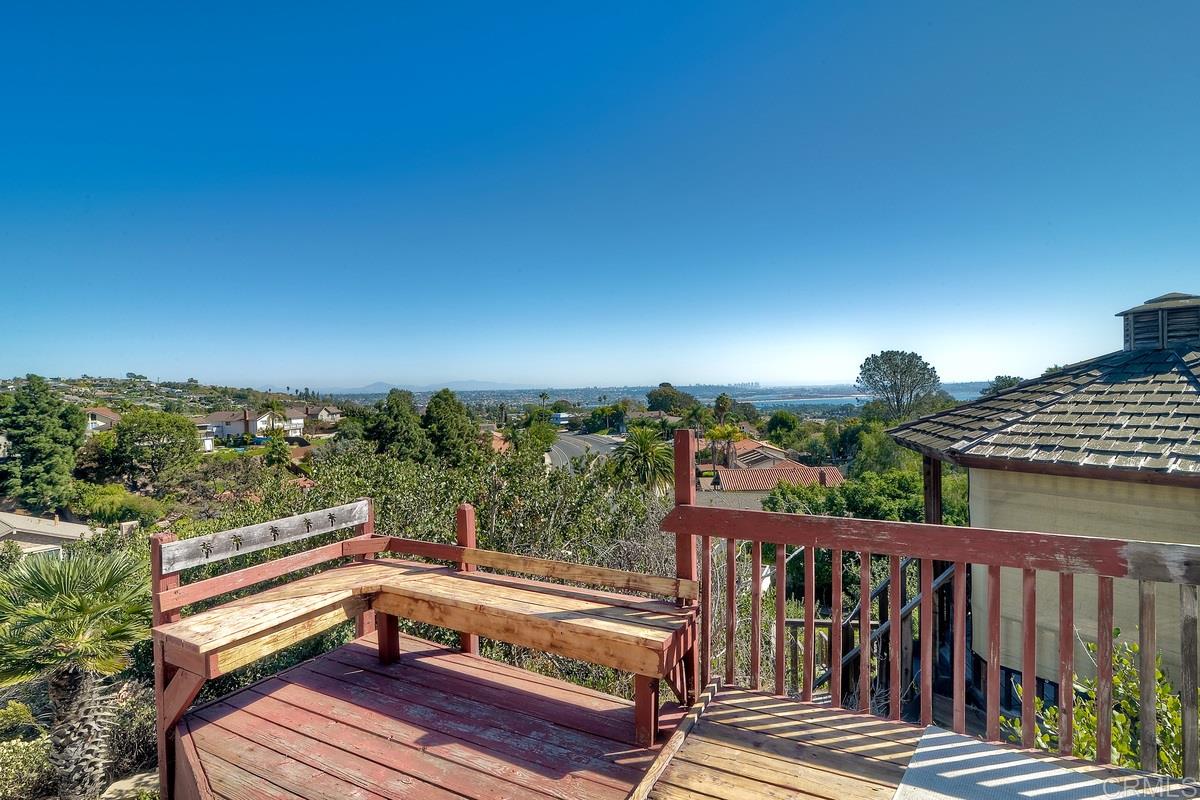 5352 Soledad Mountain Road San Diego, CA 92109 - Photo 3 of 25