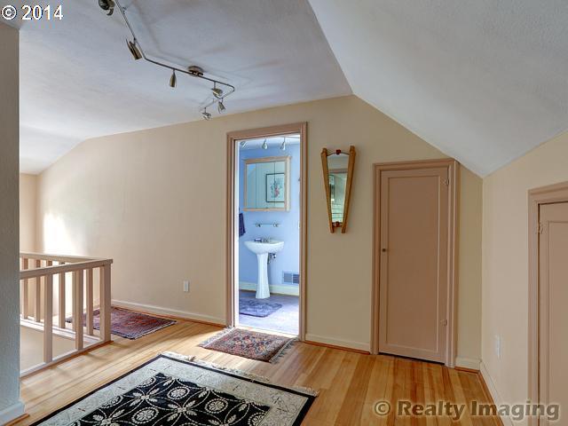 5508 Southwest Garden Home Road Portland, OR 97219 - Photo 9 of 16 Gallery Image 9