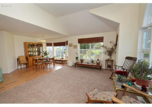 12170 Southwest 9th Street Beaverton, OR 97005 - Photo 4 of 16 Gallery Image 4