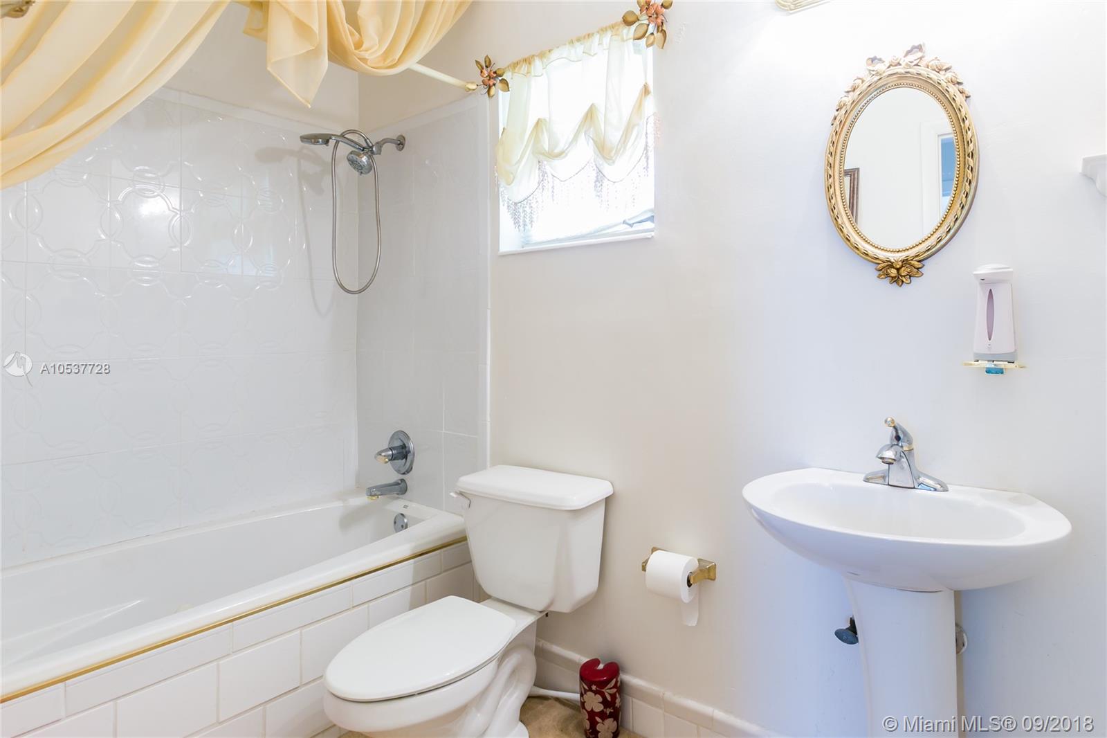 421 Northeast 108th Street Miami, FL 33161 - Photo 12 of 18