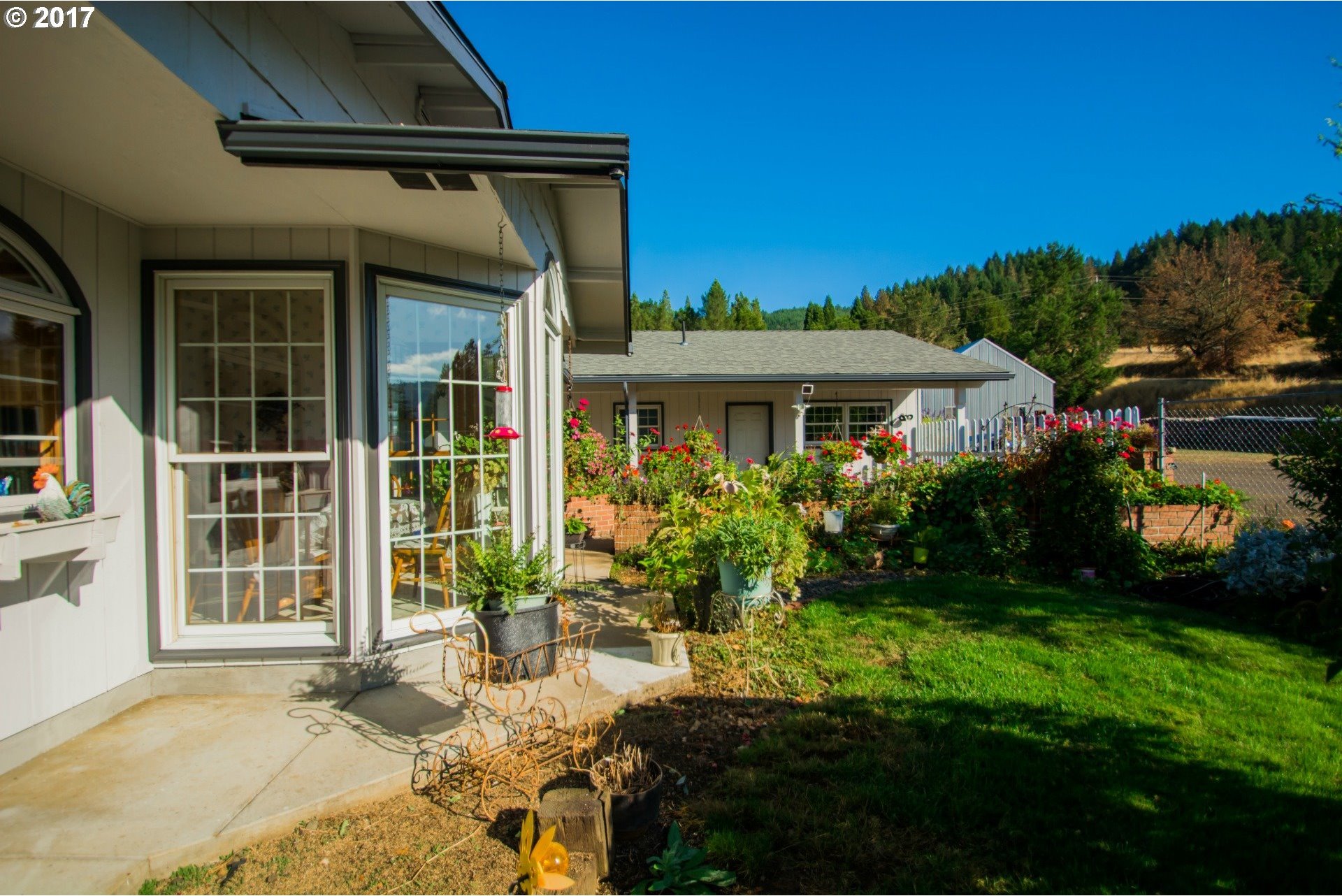 634 Deady Crossing Road Sutherlin, OR 97479 - Photo 3 of 31