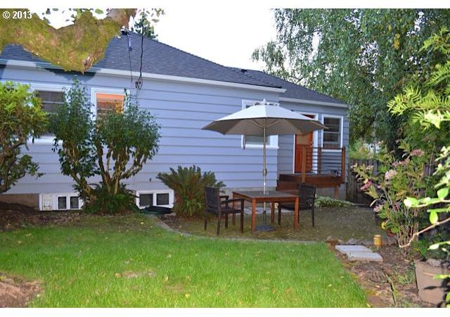 3044 Southwest Flower Terrace Portland, OR 97239 - Photo 3 of 10 Gallery Image 3