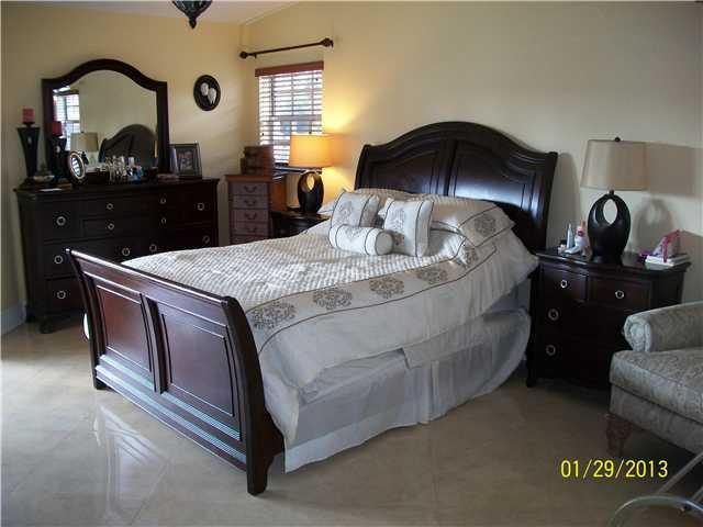 4620 Southwest 156th Place Miami, FL 33185 - Photo 9 of 25